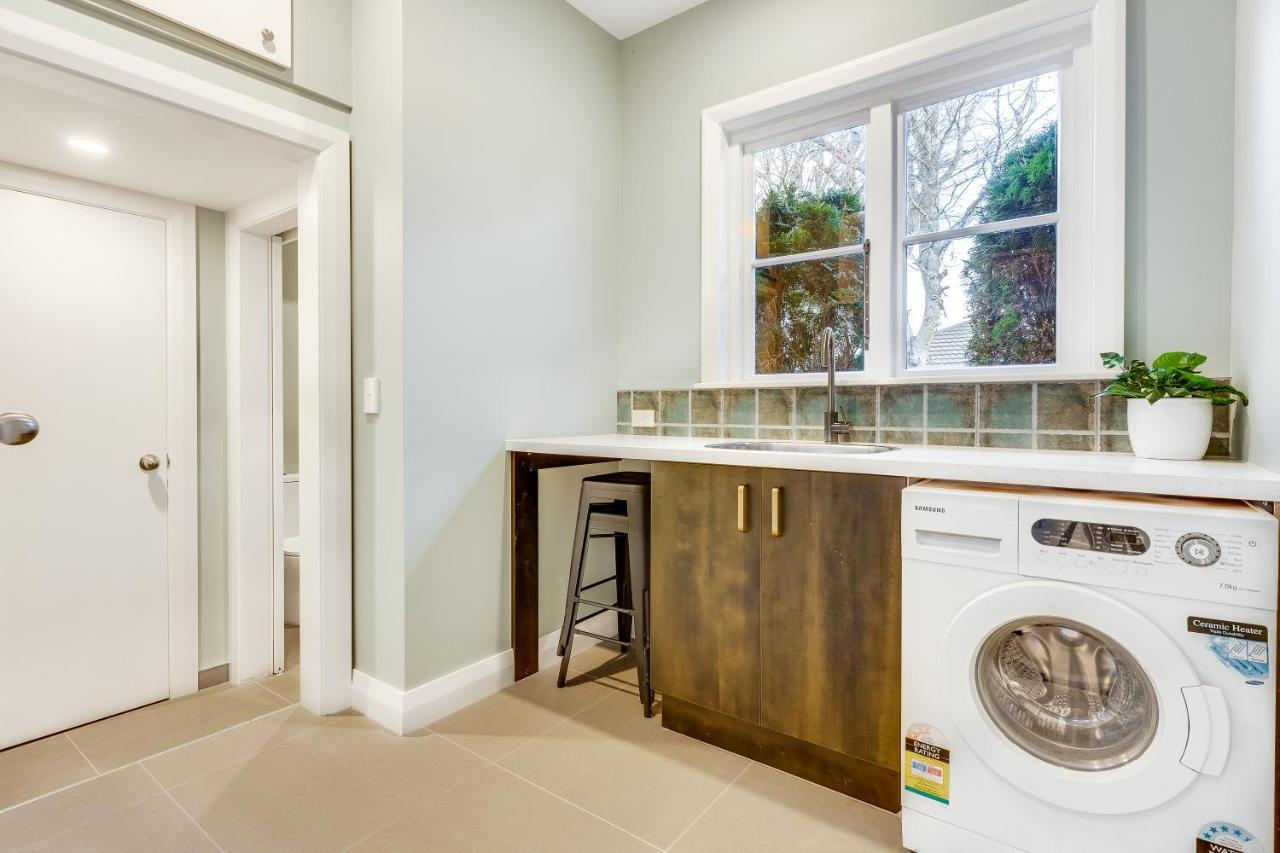 Black Manse With Convenience Casa de férias Christchurch